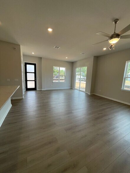 Building Photo - 4701 Wally Ave
