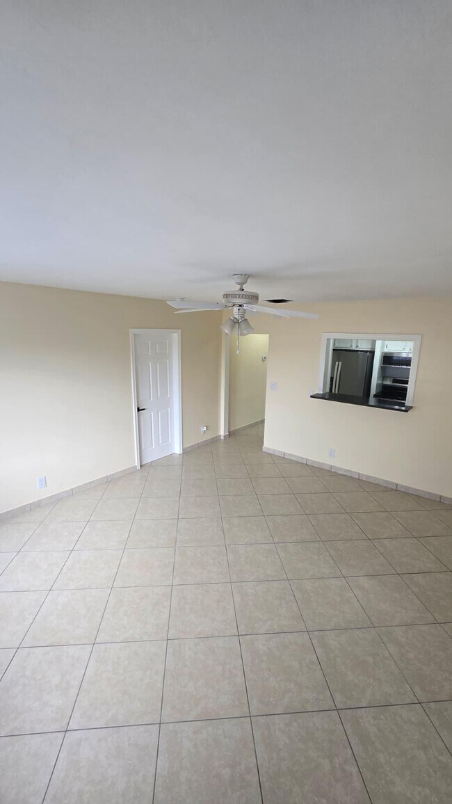 Building Photo - 105 S Riverside Dr