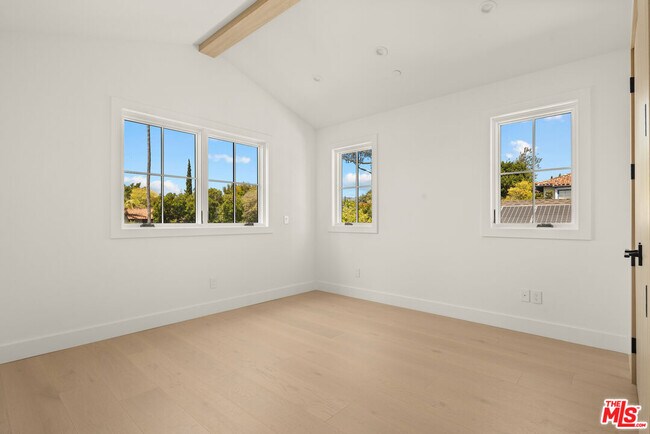 Building Photo - 306 S Anita Ave
