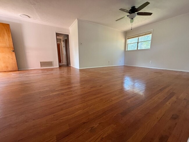 Building Photo - 1821 Grove Hill Ln