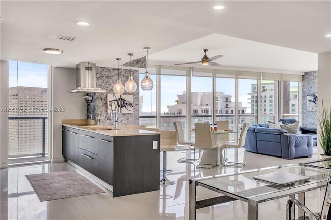 Building Photo - 495 Brickell Ave