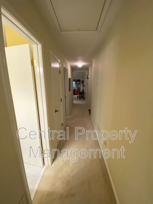 Building Photo - 4724 Coach Hill Dr