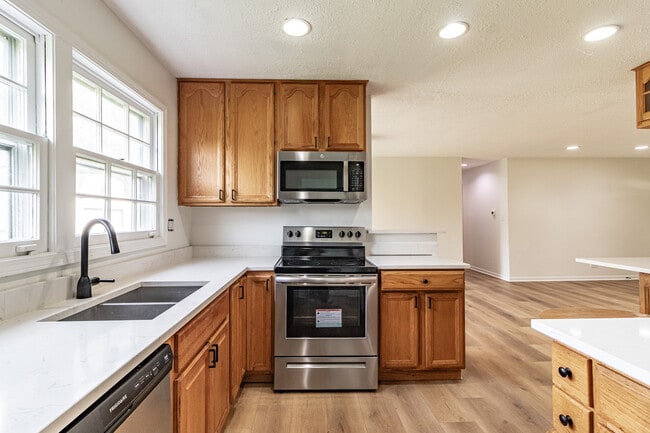 Building Photo - 1075 Aspen Dr