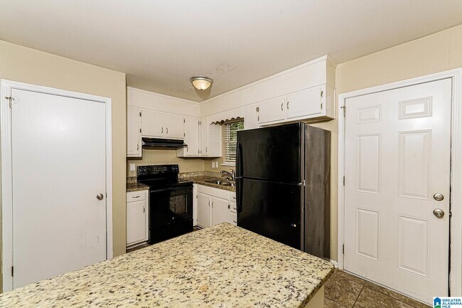 Building Photo - 114 Redstone Way