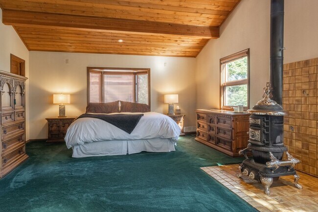 Building Photo - 283 Monterey Pine Rd