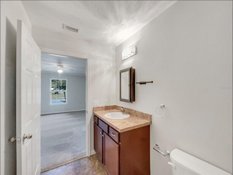 Building Photo - 1304 E Carolina Ave