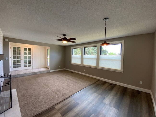 Building Photo - Lovely Highlands Home w/a View Available 7...