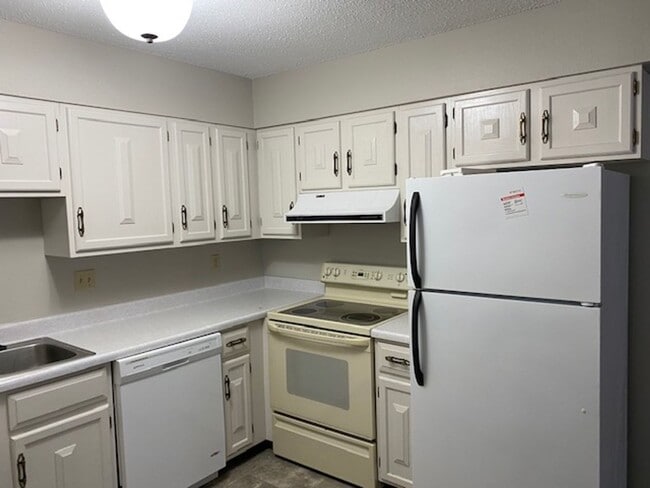 Building Photo - 3 bedroom 2 bathroom Condo Near Downtown Sanford!