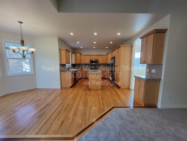 Building Photo - 4000 W 34th Ct