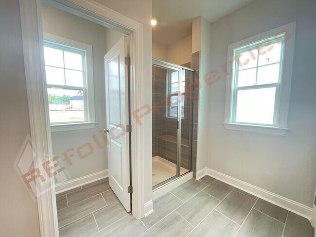 Building Photo - Gorgeous Brand New 4 Bedroom 3 Bath Home w...