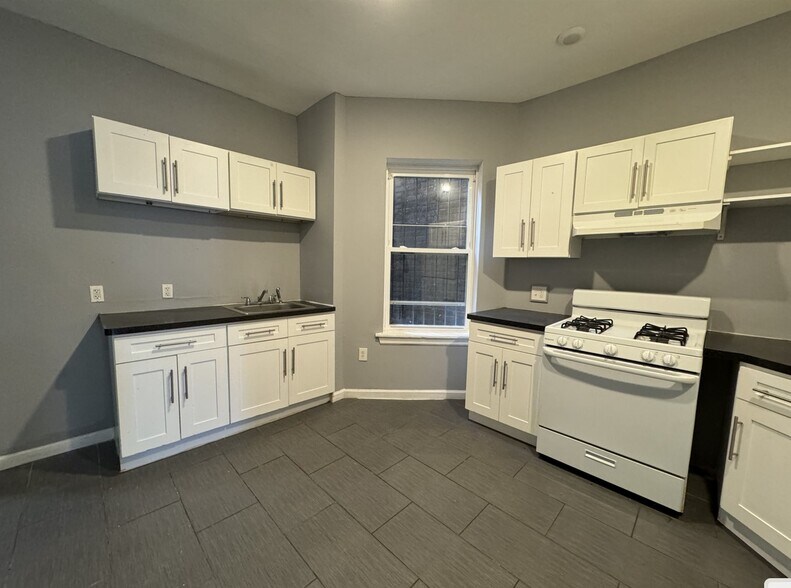 240 Bergen Ave 1R - 232 Bergen Ave