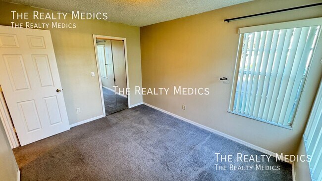 Building Photo - 2727 N Poinciana Blvd