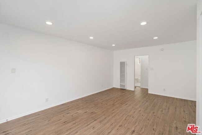 Building Photo - 7550 Fountain Ave