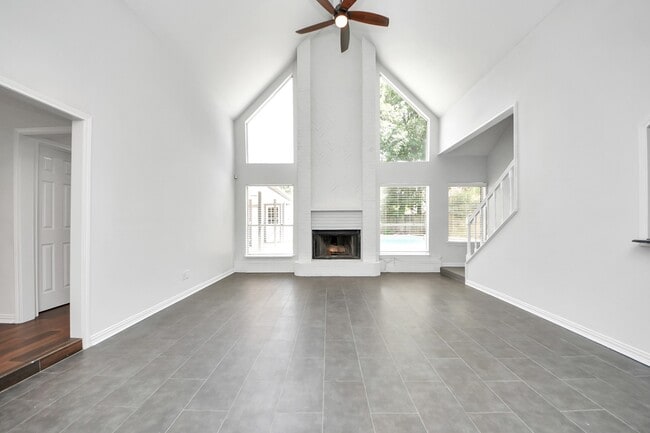 Building Photo - 5310 Oak Cove Dr