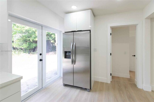 Building Photo - 1167 NW 9th Ave