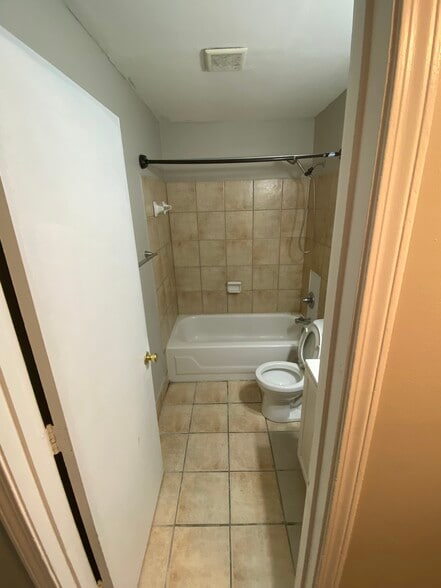 Building Photo - 3809 Carpenter Dr