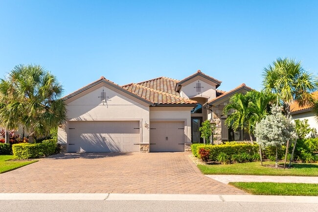 Primary Photo - Stunning Country Club East Unfurnished Res...