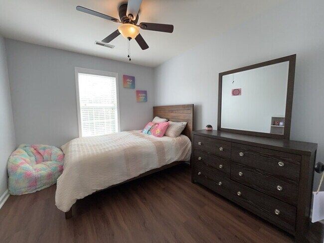 Building Photo - 1009 Ariel Ct