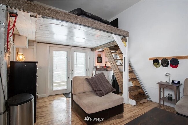 Building Photo - 3 Bed 2 Bath Graham Home w/ Beautiful Kitc...