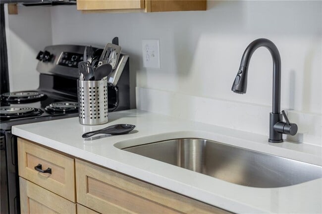 Building Photo - 504 Boulevard NE