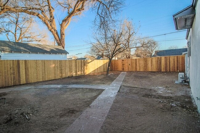 Building Photo - PRE LEASING for fall 2026! 4/2 in heart of Lubbock!