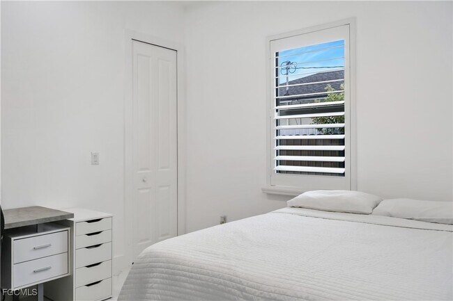 Building Photo - 331 NE 7th St