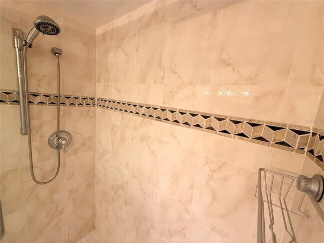 Building Photo - 880 Mandalay Ave