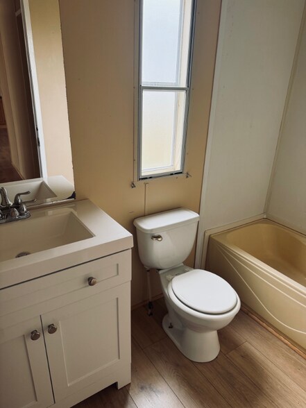 Building Photo - 6000 Clear Creek Rd