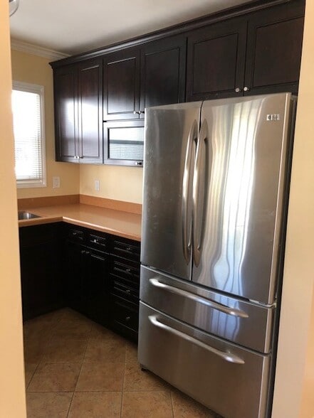 French door bottom freezer with ice maker - 1334 E 1st St