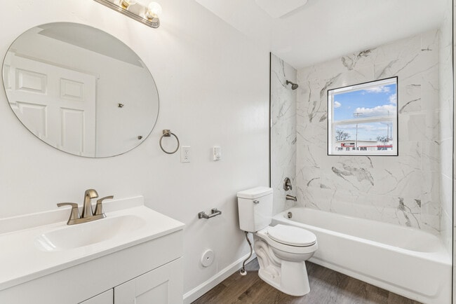 Building Photo - 913