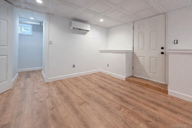 Building Photo - 1009 Hudson Ave