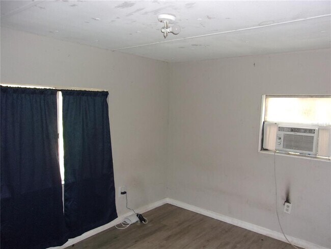 Building Photo - 11105 Pinto Dr