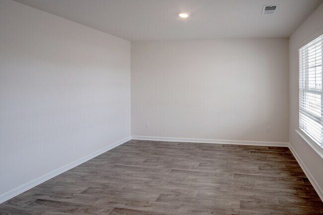 Building Photo - Inviting 5-Bedroom in Conway
