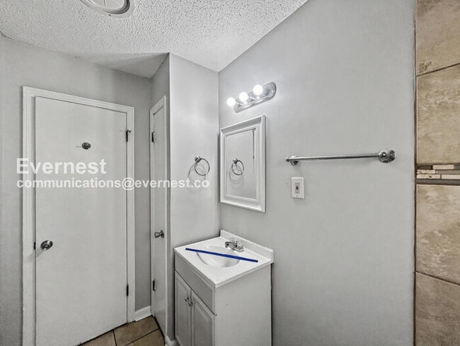 Building Photo - 3199 Gina Dr