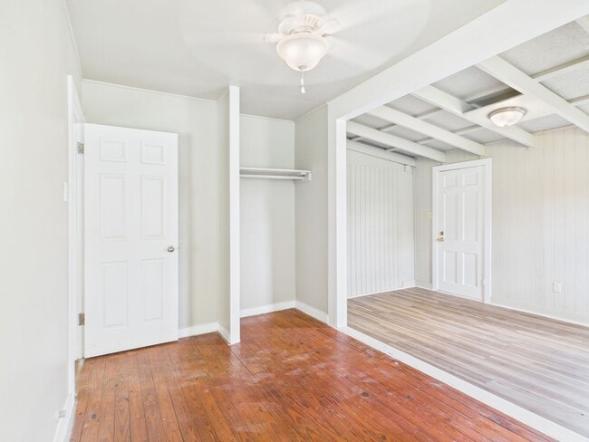 Building Photo - Harper TX Rental