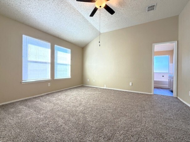 Building Photo - 4 bedroom 2 bath home available for the New Year