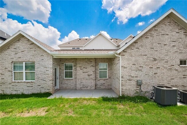 Building Photo - 550 Apollo Dr