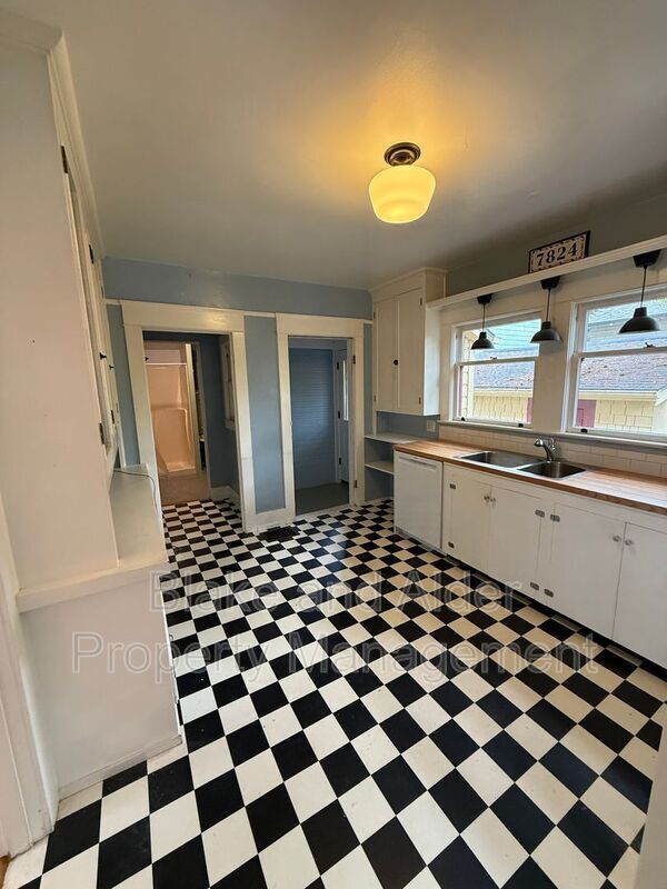 Building Photo - 7824 SE 11th Ave