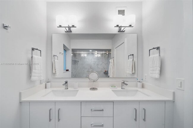 Building Photo - 440 W 62nd St