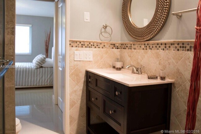 Building Photo - 801 Pine Dr