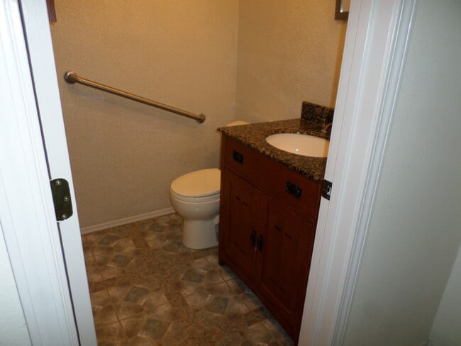 Building Photo - UTC 3 bedroom Townhome