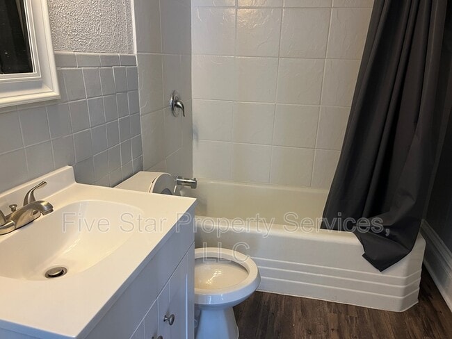 Building Photo - 400 W Allen St