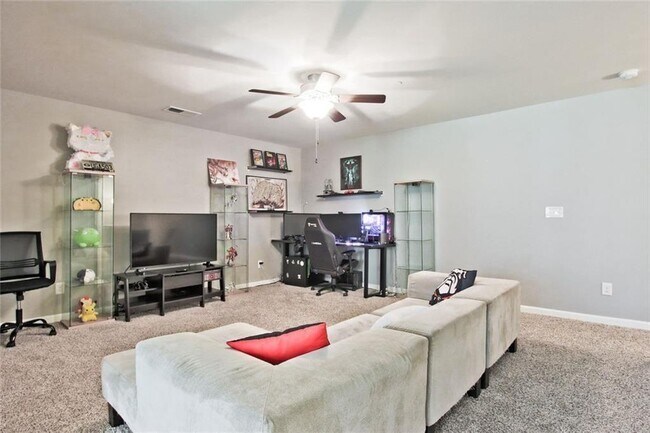 Building Photo - 112 Davina Dr
