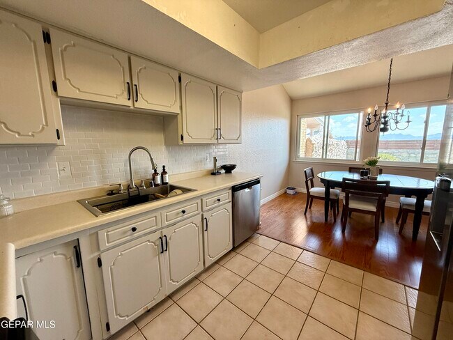 Building Photo - 7040 Portugal Dr