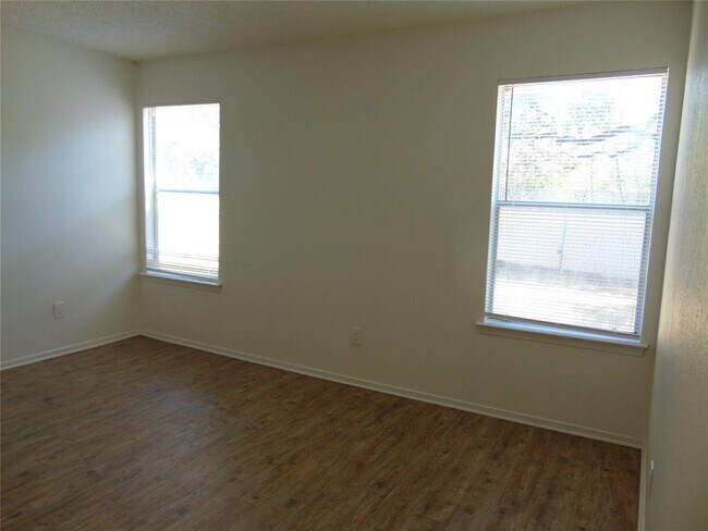 Building Photo - 604 Mistywood Cir