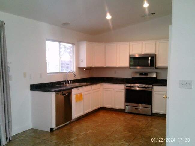 Building Photo - HOLIDAY SPECIAL $2847.50 MOVES YOU IN!!!   NW----SOLAR, SOLAR, SOLAR!!!   Application Pending