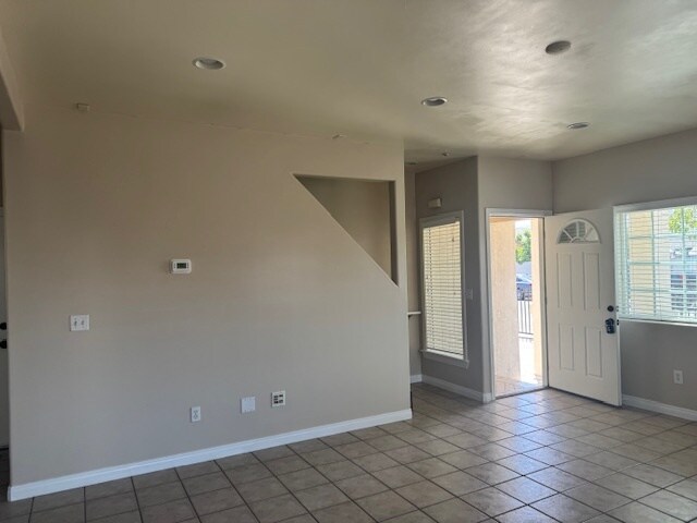 Building Photo - 1231 Saticoy St