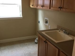 Building Photo - SW Bend Home with Upgrades!