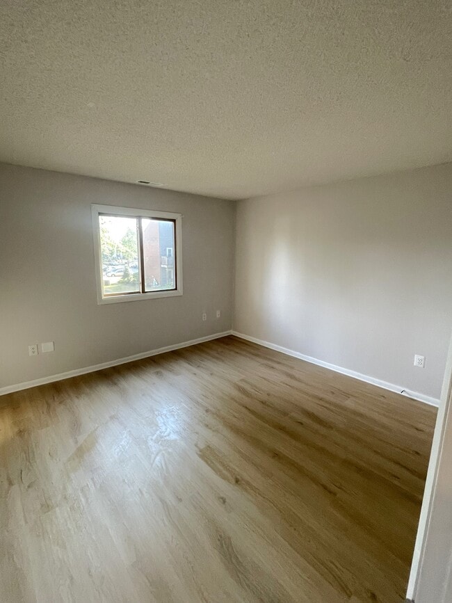 Building Photo - 5011 Ravens Crest Dr
