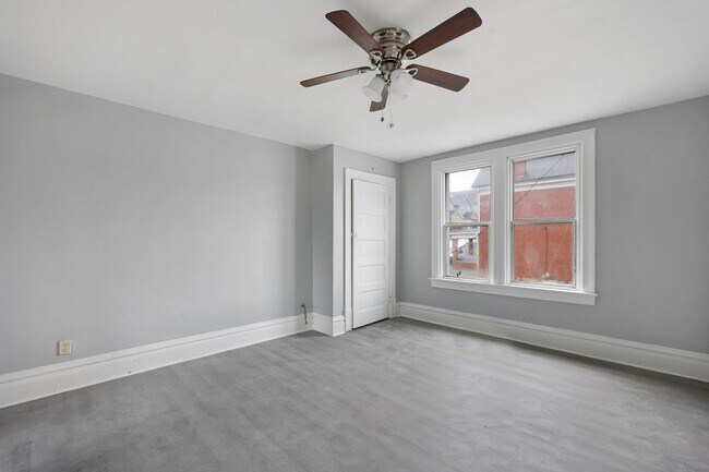 Building Photo - 1210 Maple Ave